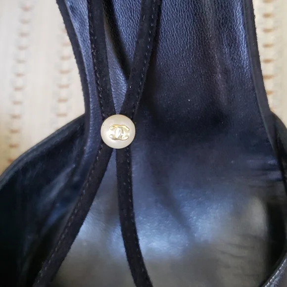 CHANEL CC LOGO FAUX PEARL STRAPS PUMPS - Picture 4 of 11